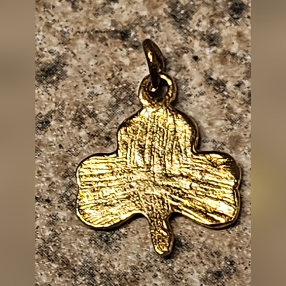 Vintage Shamrock Clip Earring and Pendant Set - Green Enamel & Goldtone - Picture 5 of 5